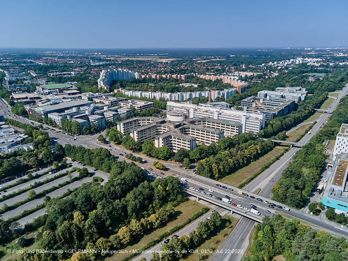 22.07.2022 - ehemaliges Alliant-Versicherungsgebäude und Wohnring in Neuperlach